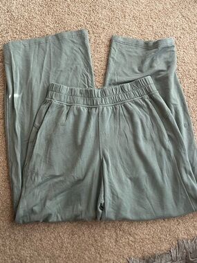 lululemon BeCalm Mid-Rise Wide-Leg Pant